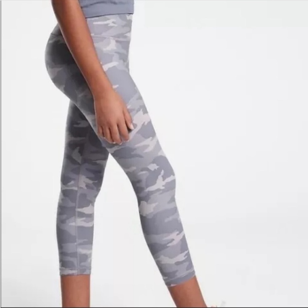Athleta Printed Chit Chat Capri leggings Grey Camo/ size L (12)
